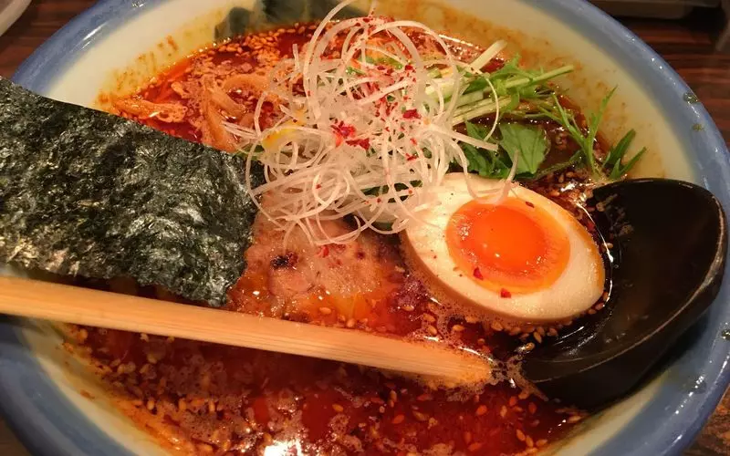 ピリ辛でおいしい「柚子辣湯麺」もおすすめ! 1枚目