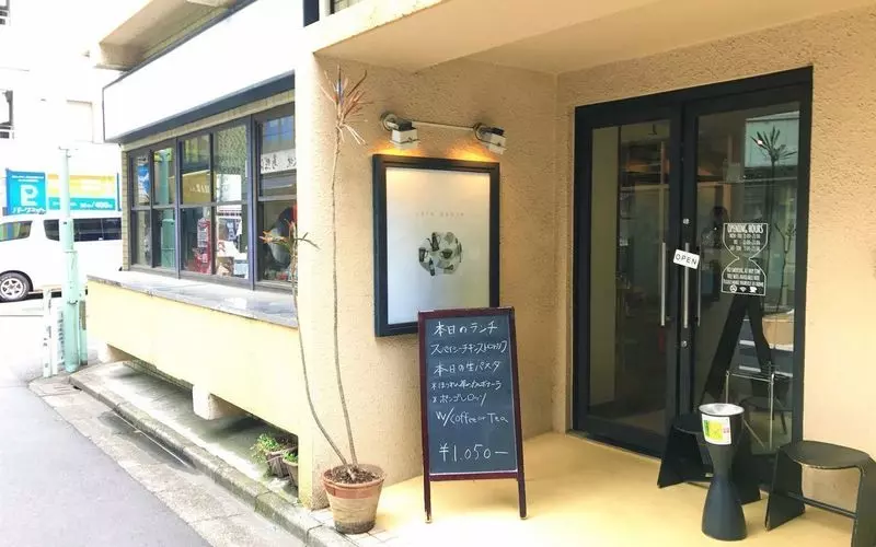 13. 池袋の静かなカフェで勉強や仕事もはかどる!電源を完備「cafe pause」【東口】 1枚目