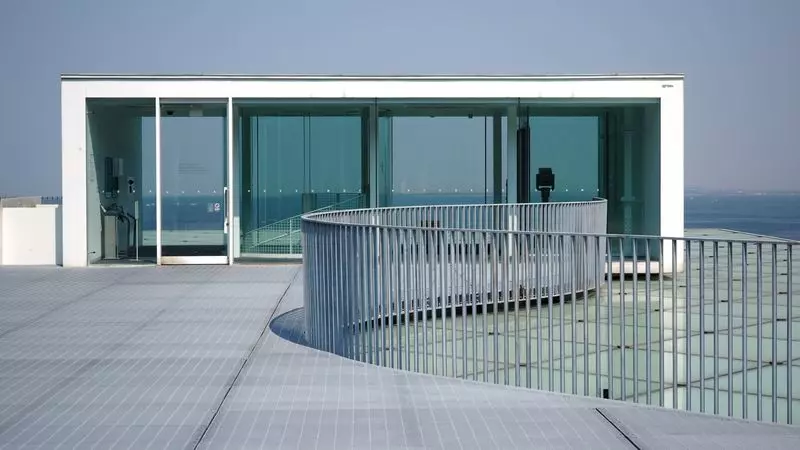 22. アートと建築と海の融合が美しい「横須賀美術館」 1枚目