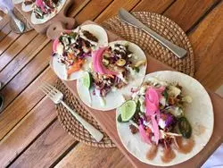 ギリ島のおしゃれなホテル内でメキシコ料理を楽しもう！