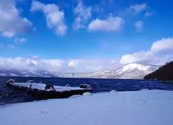 寒い季節は寒い場所へ！美しい雪と氷の奥入瀬渓流