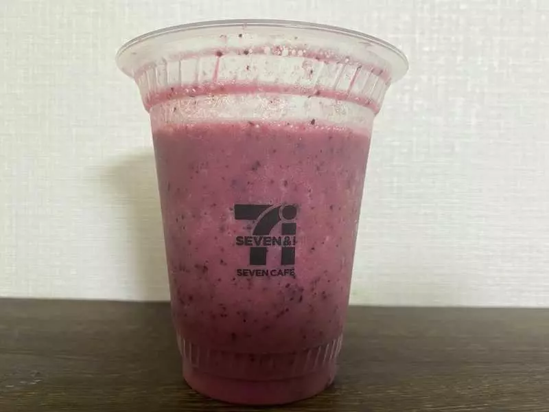 4. お店で作るダブルベリーヨーグルトスムージー 1枚目