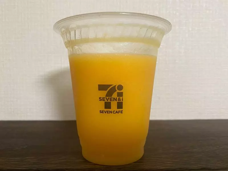 2. お店で作るマンゴーパインスムージー 1枚目