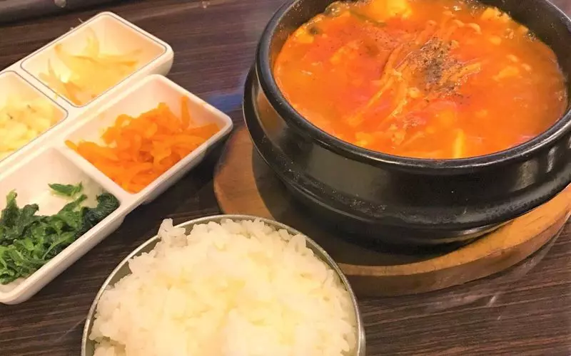 新大久保でひとりランチ3. 明洞のり巻き 2枚目
