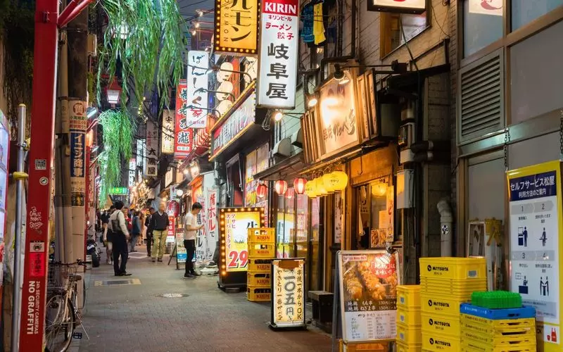 新宿でショッピングした帰りに美味しいうどんを味わおう♪ 1枚目