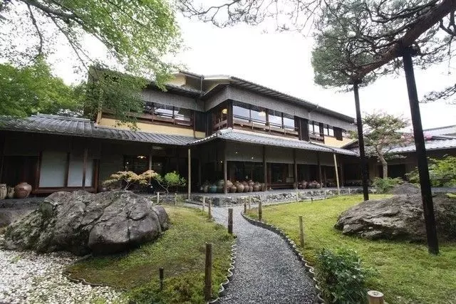 8. 湯豆腐 嵯峨野｜美しい純日本庭園が広がる豆腐料理ランチ	 1枚目