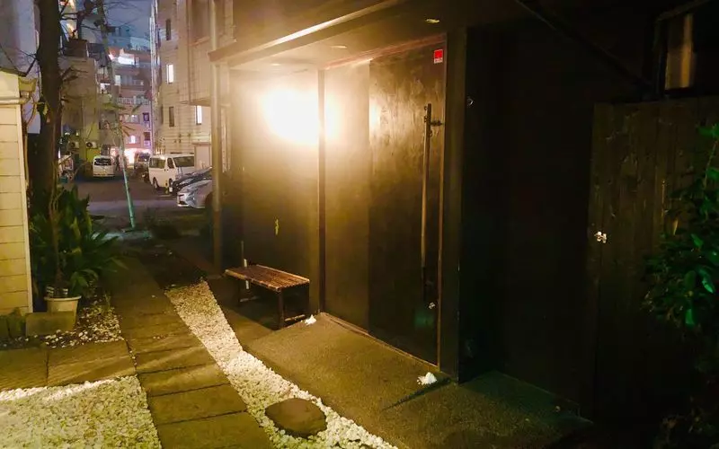 石畳の小道の奥に「雨後晴」 2枚目