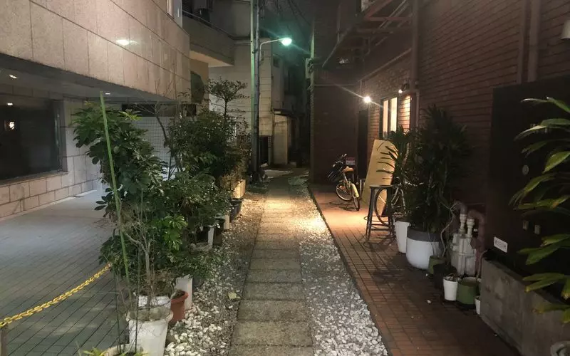 石畳の小道の奥に「雨後晴」 1枚目