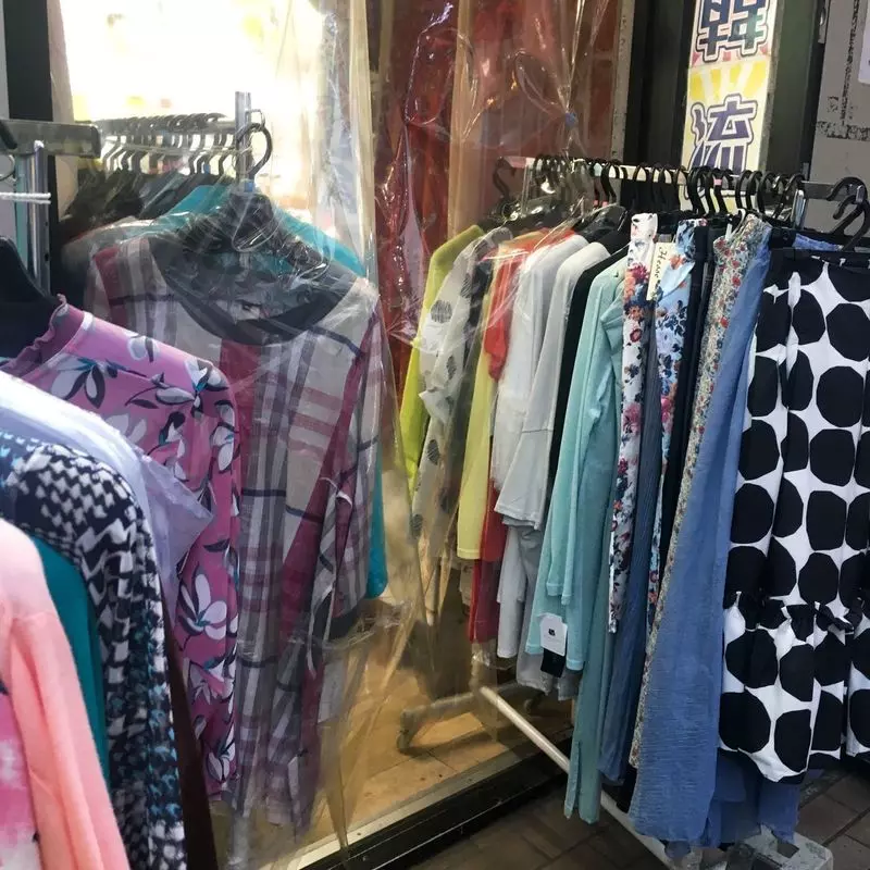 8. 新大久保で豊富な品ぞろえが人気の買い物スポット「韓流ストーリー」 1枚目