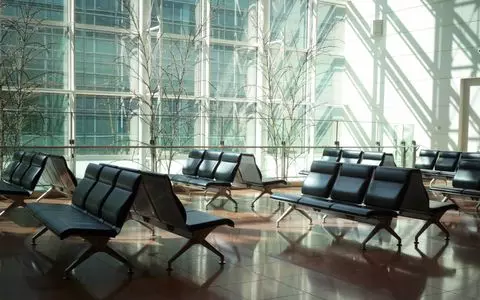 ローコストで羽田空港に泊まる 寝るために必要なものは 場所は Aumo アウモ