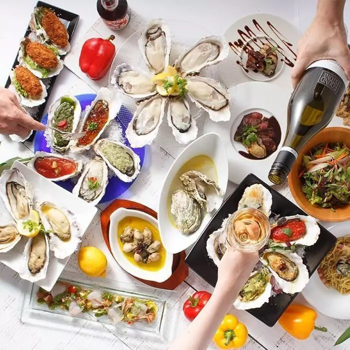 1プレートでいろいろな味が楽しめる牡蠣料理！ 1枚目