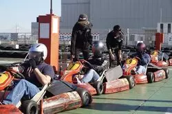 横浜で本格的なゴーカートに乗れる？！アクティブなデートに♡