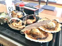 海を眺めながら活貝焼き！新鮮魚介にビールもすすむ♪千葉の食事処