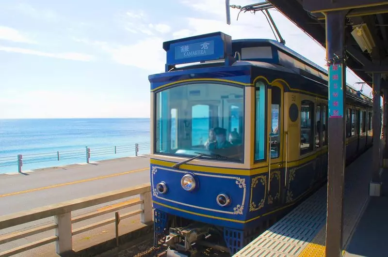 5.  鎌倉高校前駅｜目の前に海が広がる江ノ電の停車駅 1枚目