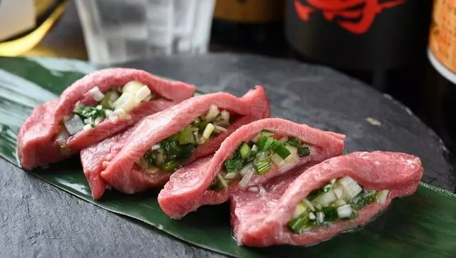 藤嶋や名物！厚切りねぎ塩タンがおすすめ 2枚目