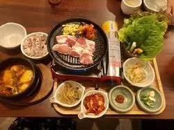 【大阪】コスパ◎韓国料理の定番サムギョプサルランチがいただけるお店♪