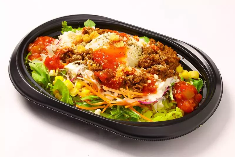 メイン具材は「ビーフミンチ」「プルドポーク」など！今後は「明太モチチーズ」なども展開予定 1枚目