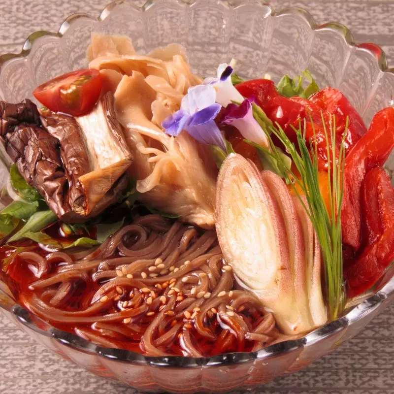 夏季限定メニューも新登場！お店名物の料理を堪能できる限定ランチセット 1枚目