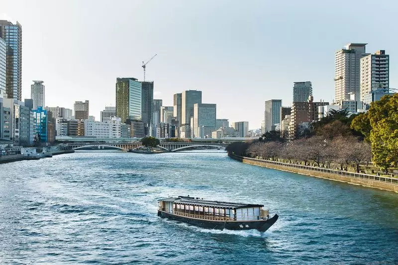 大阪の新定番!ラグジュアリーな貸切クルージングで宴会やランチ会を楽しめる「KPGリバークルーズ」PR 1枚目