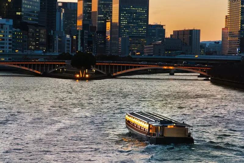 【天満】大阪でおすすめ!クルージングや名物グルメを優雅に堪能できる「KPGリバークルーズ」【PR】 1枚目