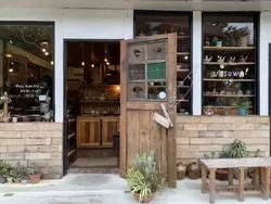 【沖縄本島】お土産に！伝統工芸が集うハイセンスな石畳道「壺屋やちむん通り」