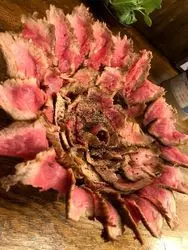 【武蔵小山】どんぶりに肉の華が咲く！？フォトジェニックな肉丼