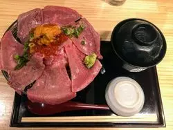【吉祥寺】お肉と海鮮の豪華なタッグ丼！「肉ドレス海鮮丼本店」