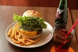 塩で味わう！至極のハンバーガー専門店「ハラカラ。南青山店」