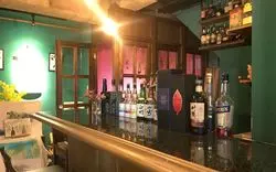 下北沢の隠れ家バー「Bar YUUKOKU」で特別な夜を♪