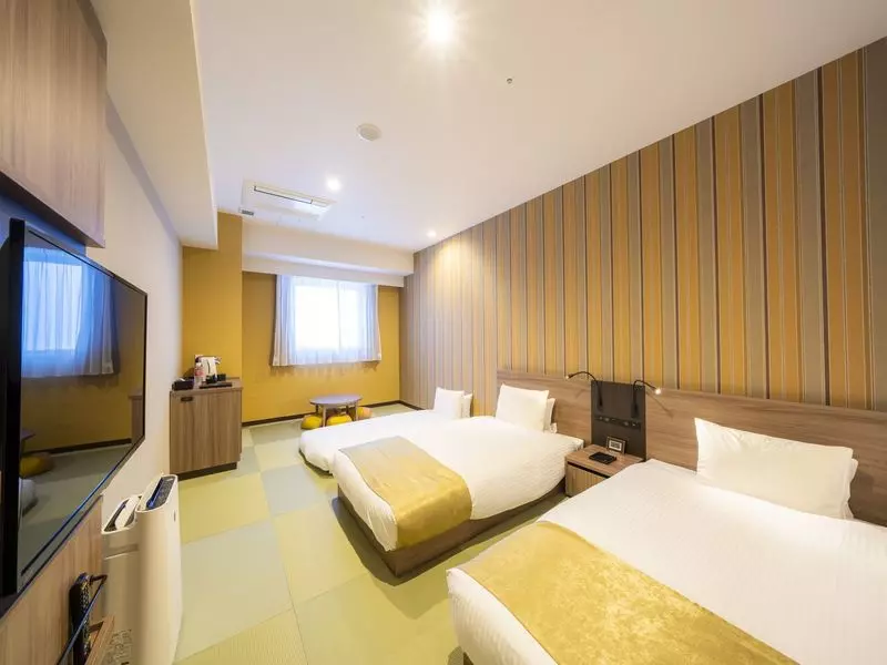 客室でゆっくりくつろぐ 1枚目