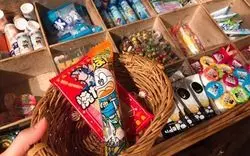 恵比寿で昔懐かしい話題の駄菓子バー♡思い出話を語り合おう