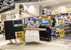 渋谷の新おでかけスポット！おドろきだらけのドン・キホーテの新業態『ドミセ』を紹介