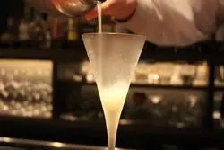 【テイクアウトあり】飲み会・デート利用に！新宿の「dining bar Othello（オセロ）」へ
