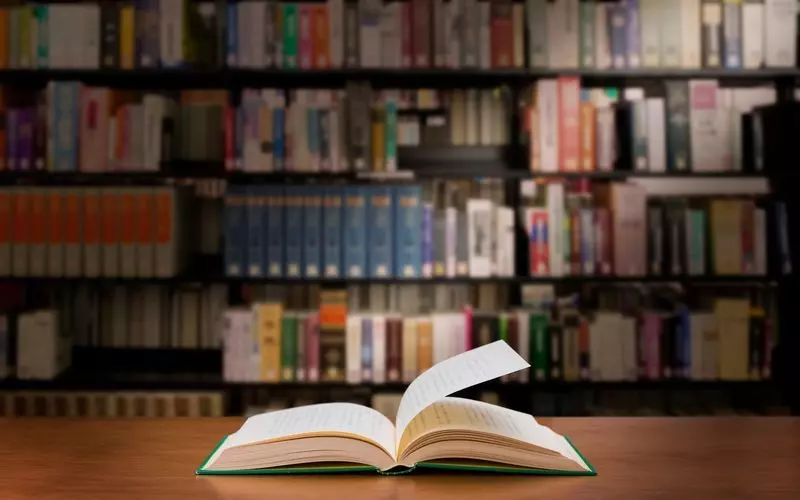 横浜で勉強できるカフェ 5. 横浜市立図書館 2枚目