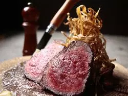 【THE GOHAN classic pavilion】の大人空間で絶品肉に舌鼓