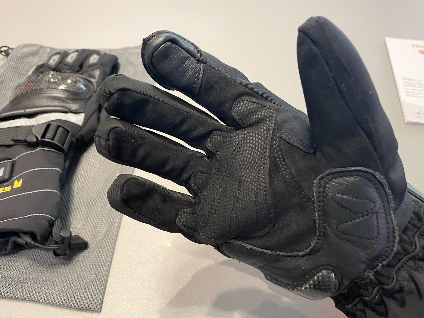 冬の新定番！「Hompres 電熱グローブ」速暖や保温タイプなどの商品別でレビューをお届けの画像