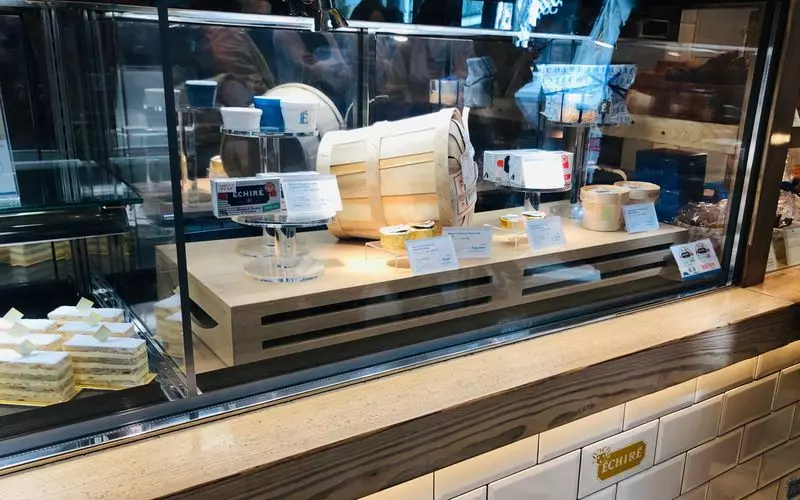 まるで外国のパン屋さんのような店内 1枚目