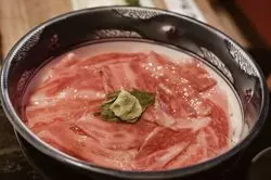 【絶品】これを食べなきゃ帰れない！絶品ローストビーフ丼