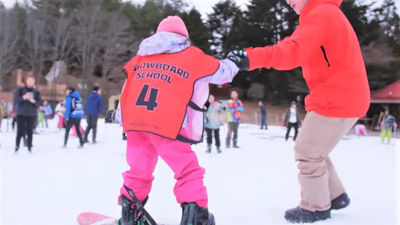初心者にぴったりなスキー場!六甲山スキー・スノボスクールで冬を楽しもう! 1枚目