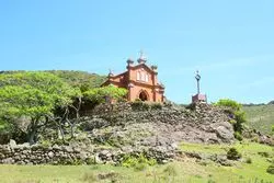 長崎の無人島に静かに佇む教会・旧野首教会。