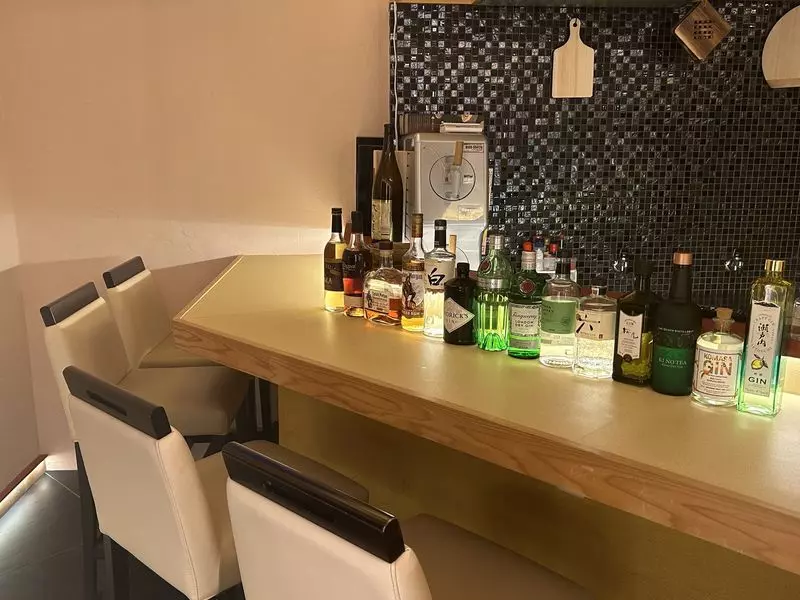 朝5:00まで営業!和を感じる池袋のおしゃれバー「Shot bar ELM」PR 1枚目