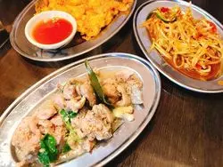 【神泉】病みつきパッタイは必食♡人気のタイ東北料理店で夜ご飯♡
