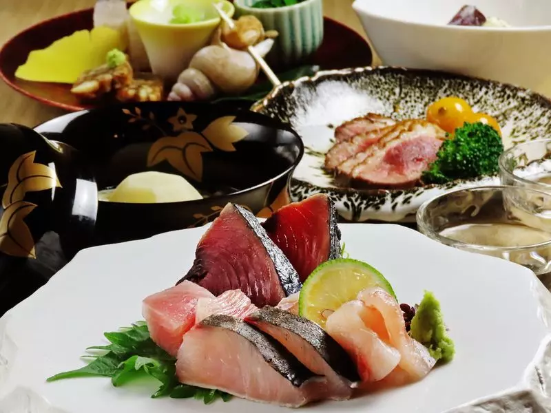 日本各地から仕入れた旬の食材と日本酒でおもてなし 2枚目