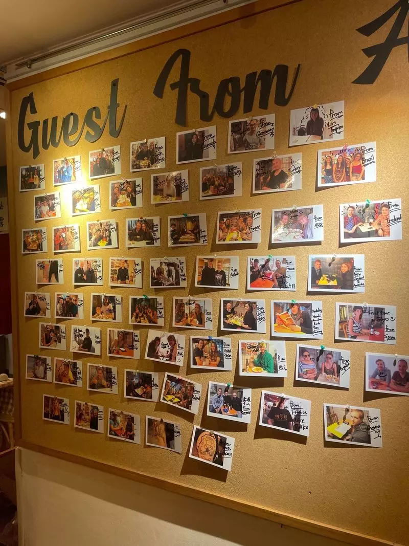 異国の雰囲気漂うアットホームな店内 2枚目