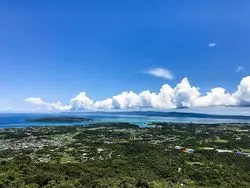 「乙羽岳(おっぱだけ)森林公園」は古宇利島を上から望める穴場！