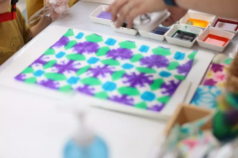 1時間で完成!不思議懐かしい「和紙の折り染め」体験 2枚目