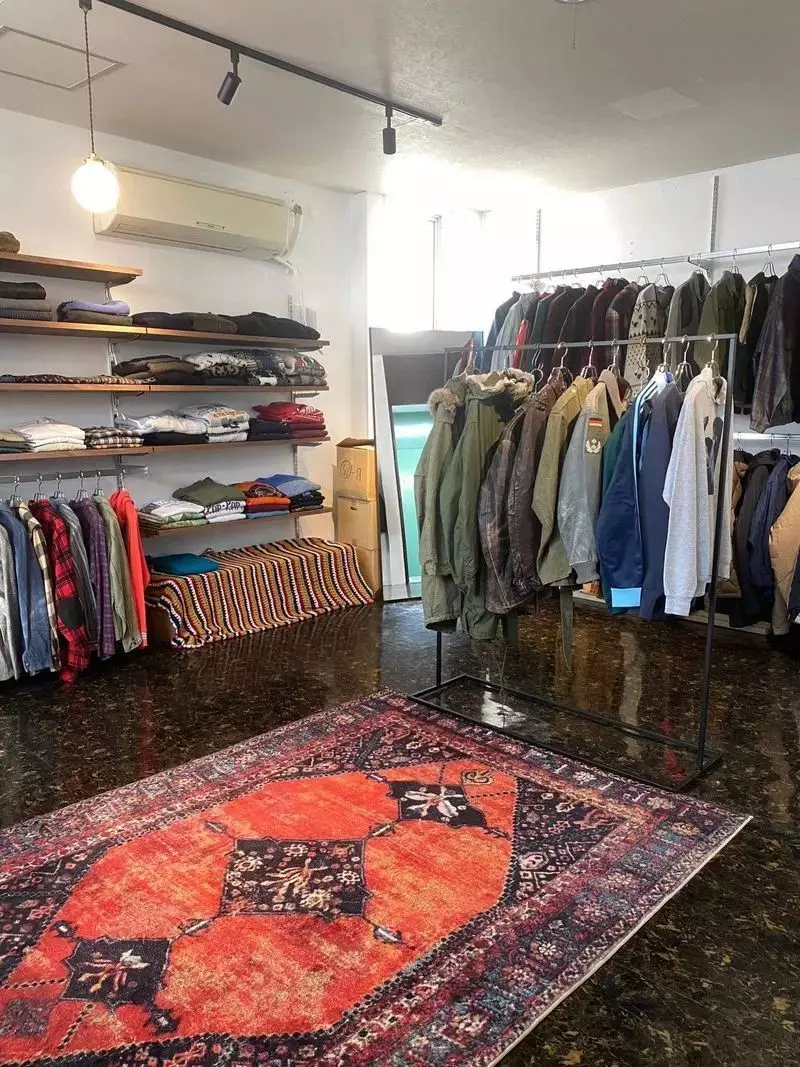 無骨なかっこよさを感じる店内 1枚目