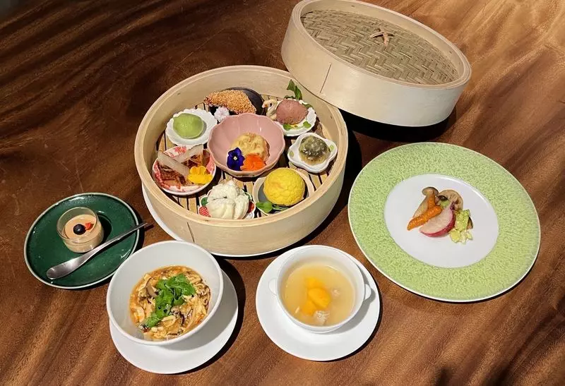 土日限定コースランチ!中国茶と一緒に美しい点心を楽しもう 1枚目