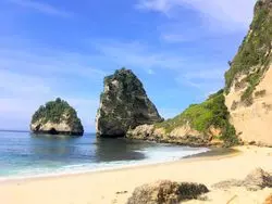 【インドネシアの絶景！】ダイヤモンドビーチに絶景を見に行こう！