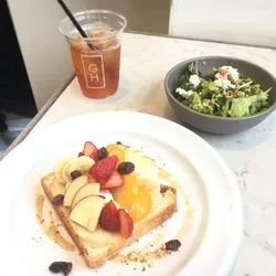 開放感たっぷりのテラス席が人気♡緑に癒される代官山のお洒落カフェ